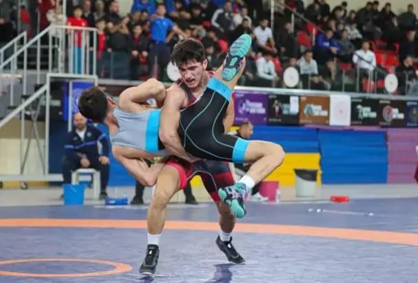 Üniversitemiz Güreşçilerinden Uluslararası Arenada Büyük Başarı: Madalyalarla Döndüler!