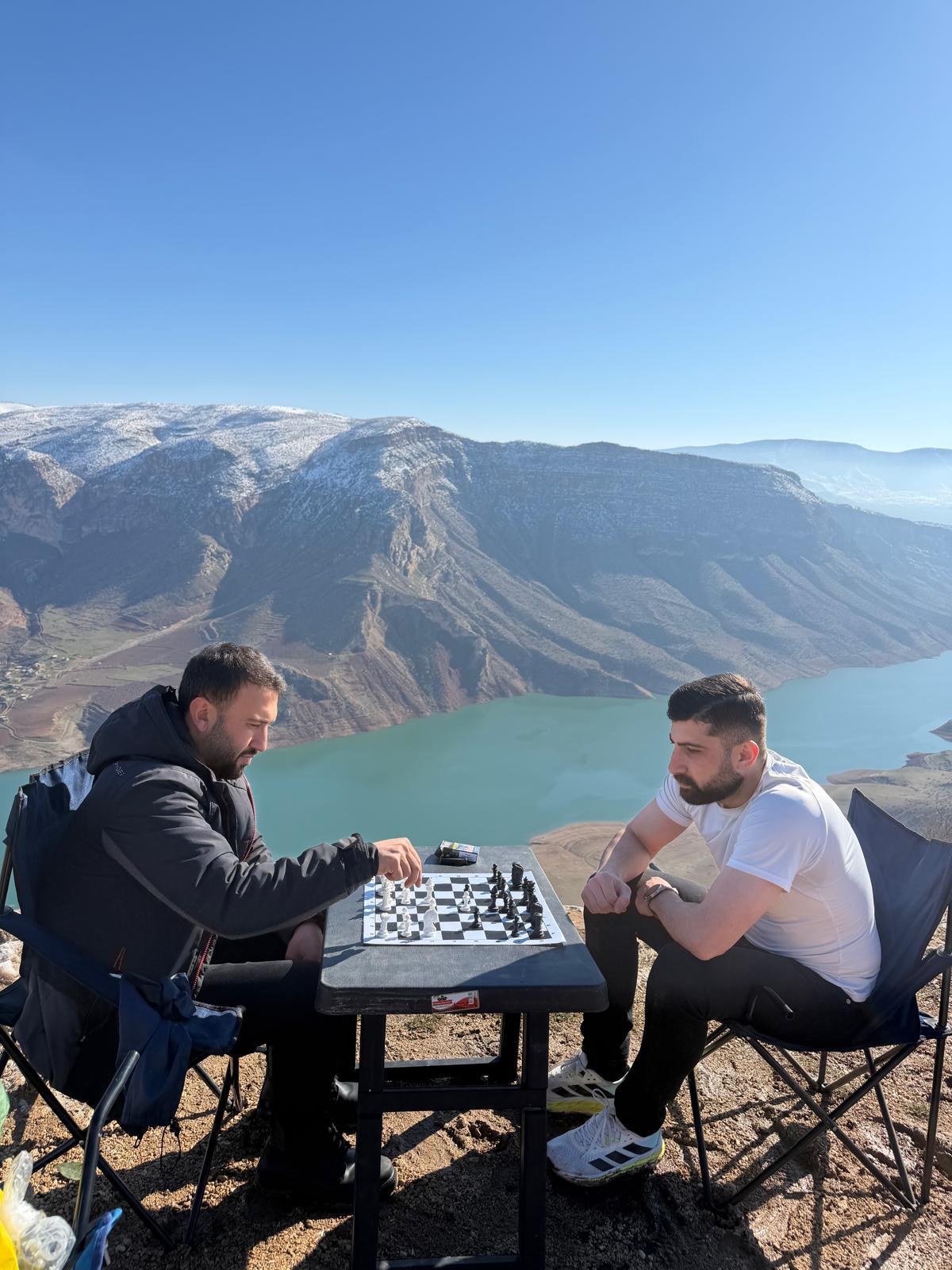 Doğanın ve Stratejinin Buluşması: SKS ve BESYO İş Birliğiyle Düzenlenen Satranç Turnuvamız Renkli Görüntülere Sahne Oldu!